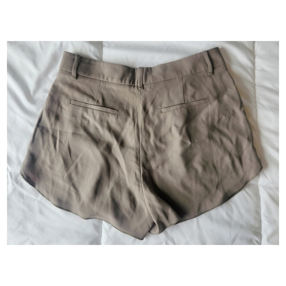 Babaton Shorts - Picture 2 of 9